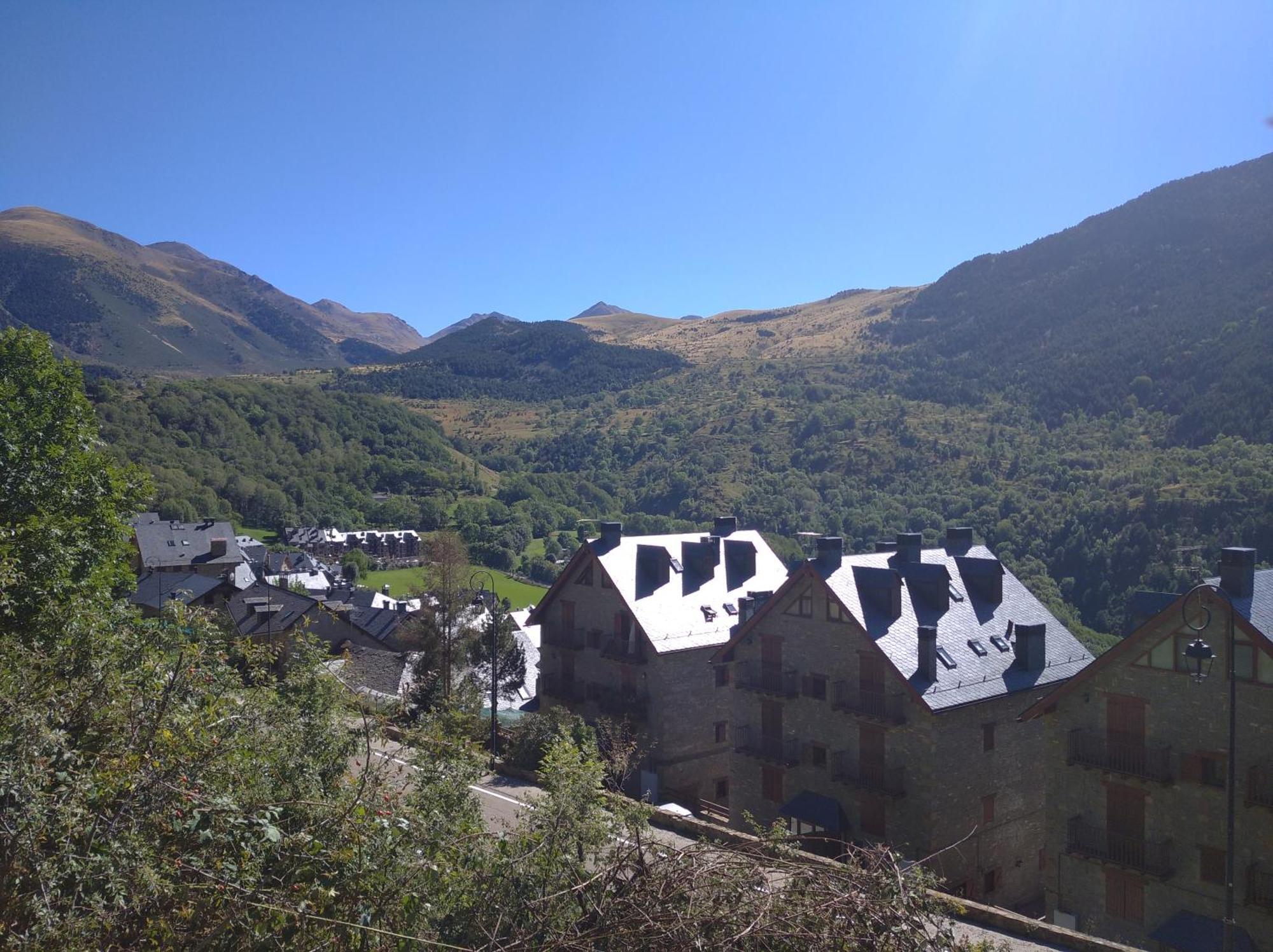 Apartamento con terraza y vistas panorámicas en Taüll Esterno foto